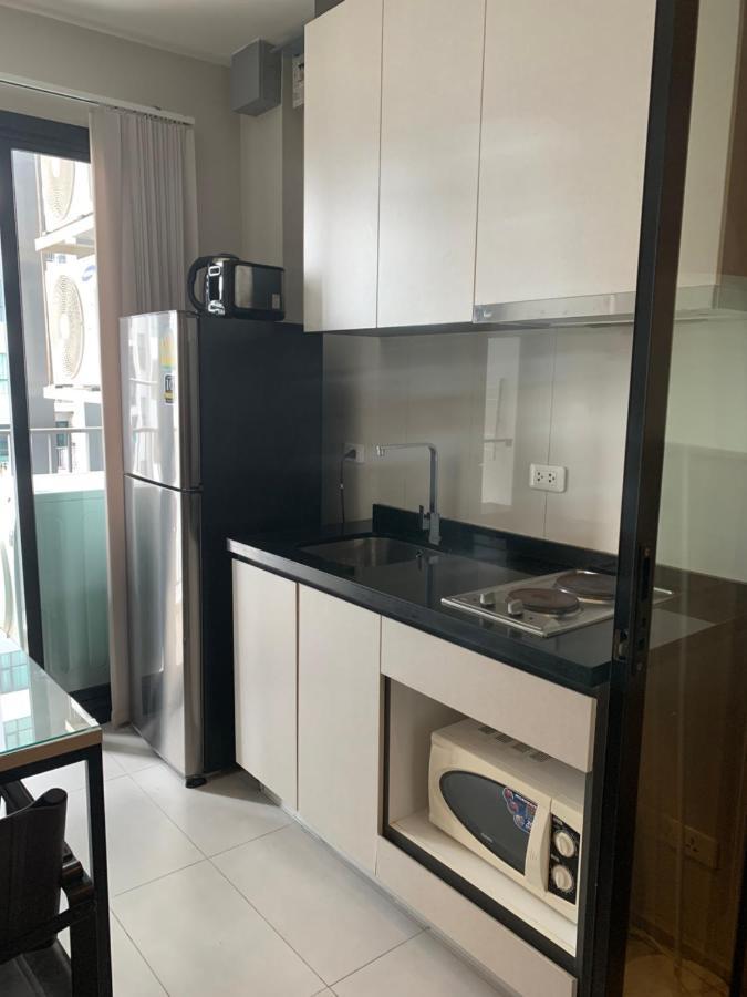 Base Condos Патая Екстериор снимка